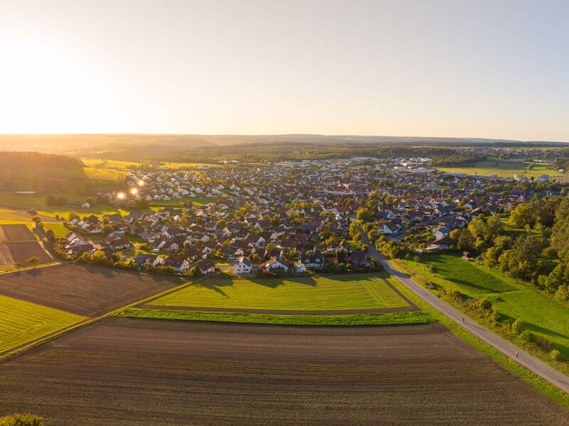 Althengstett von oben an einem sonnigen Herbsttag