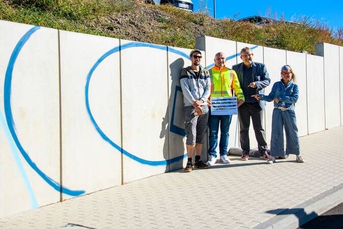Ende September 2026 entsteht ein Graffiti an der Stützmauer in der Bahnstraße, am Bahnhof Althengstett. Es ist eine Kooperation zwischen Jugendhaus Althengstett und Graffiti Stuttgart.
