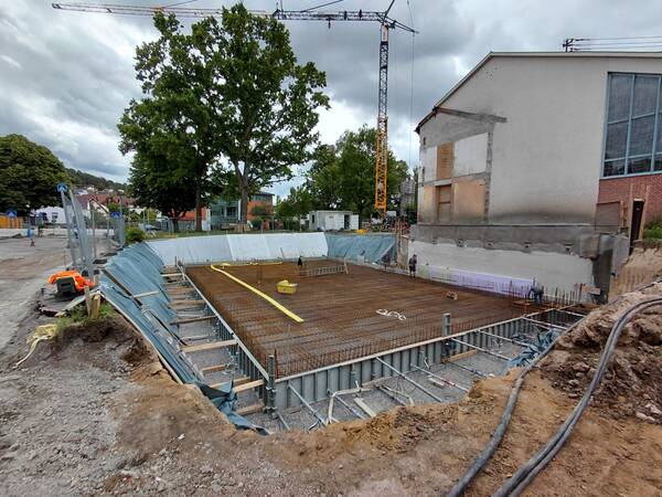 Das Fundament des neuen Familienzentrums ist gelegt.