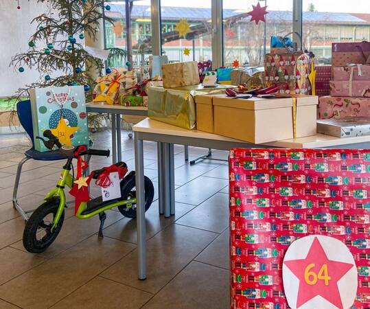 Geschenke und Laufrad