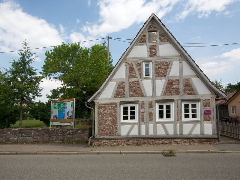 Das typische Waldenserhaus mit seinem hübschen Fachwerk beherbergt heute das Waldensermuseum in Neuhengstett.
