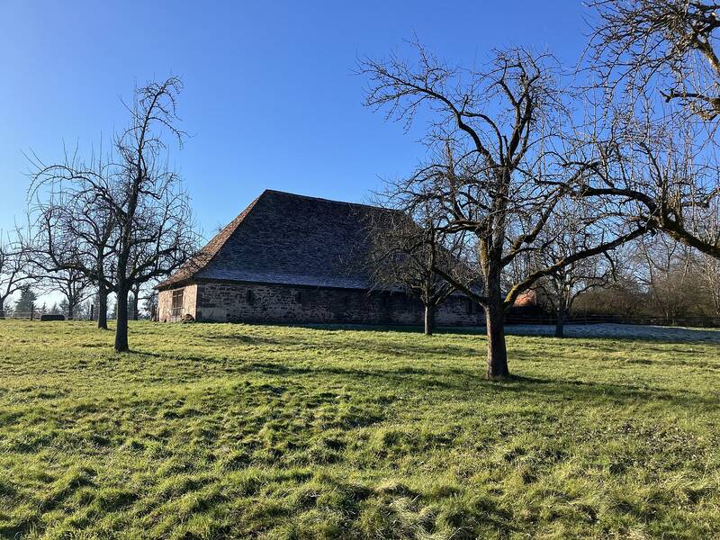 Die alte Schafscheuer liegt auf dem Höhenzug zwischen Calw-Heumaden und Tälesbach.