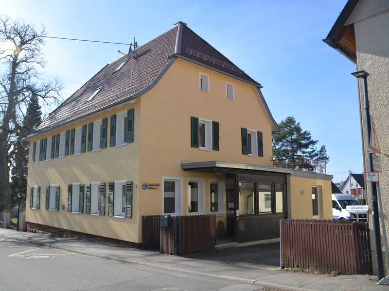 Das Alte Schulhaus in Neuhengstett beherbergt heute die Lebenshilfe.