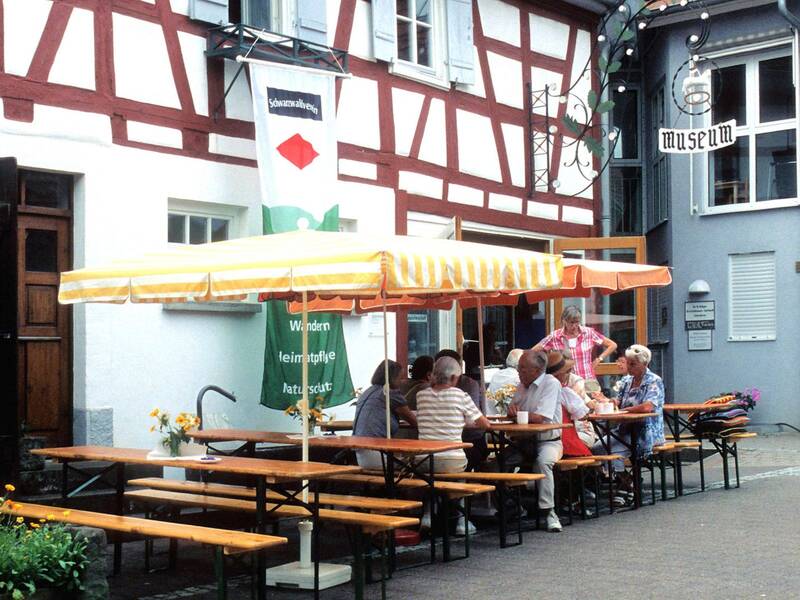 Imbiss vor dem Museum Appeleshof in Gechingen