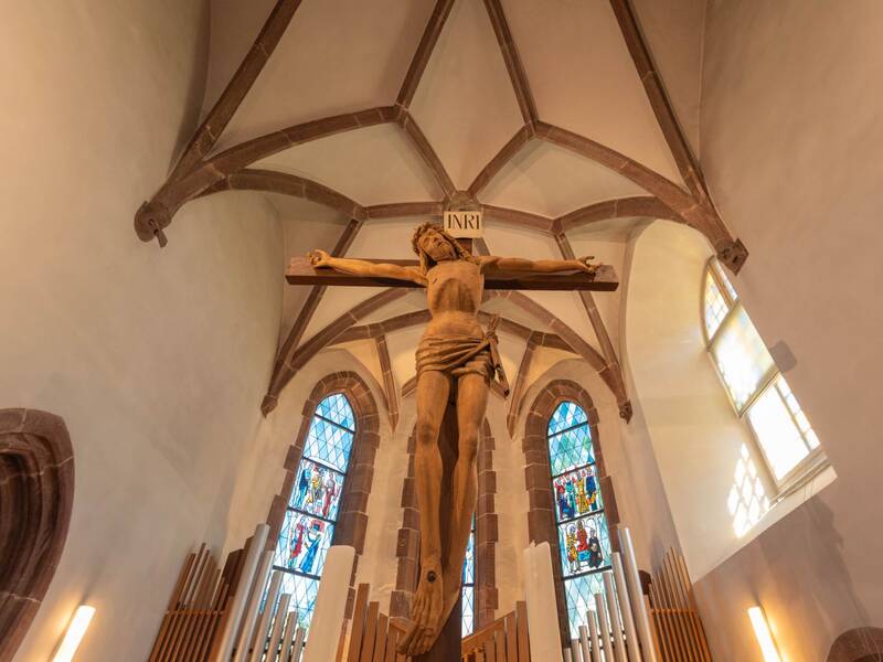 Kreuz im Chorturm der Markuskirche