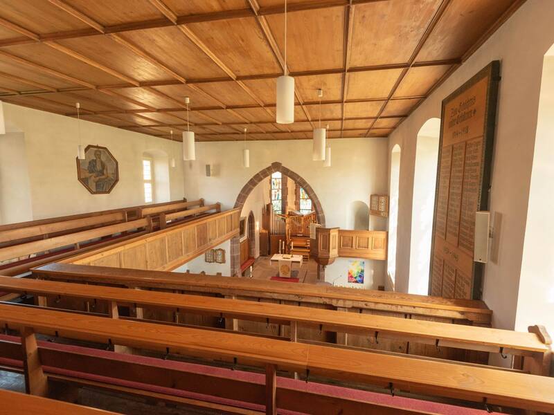 Blick von der Empore in das Schiff der Markuskirche
