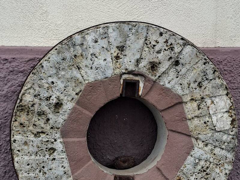 1921 entstand die Genosschaftsmühle Im Eulert, Neuhengstett. Heute beherbergt sie Sesslers Mühlenmarkt, einen Bio-Laden.