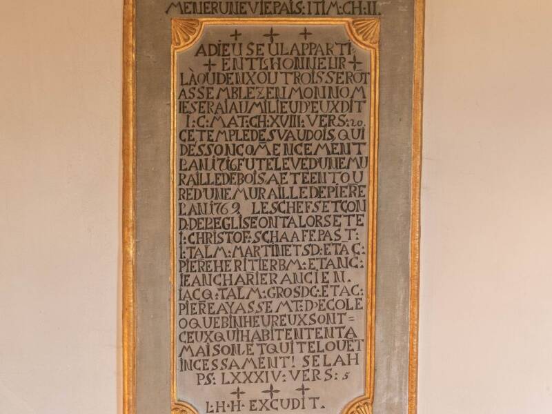 Tafel im Inneren der Waldenserkirche