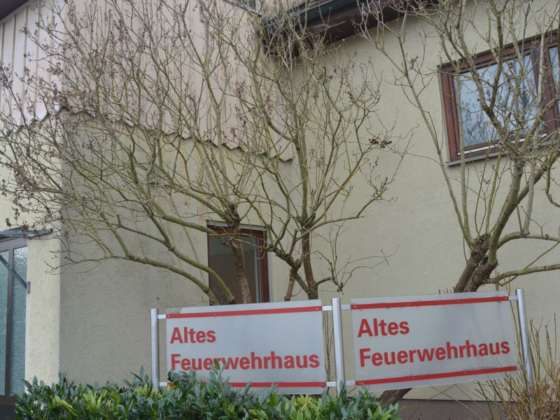 Das Alte Feuerwehrgerätehaus liegt im alten Teil Althengstetts, unweit der Pumpstation.