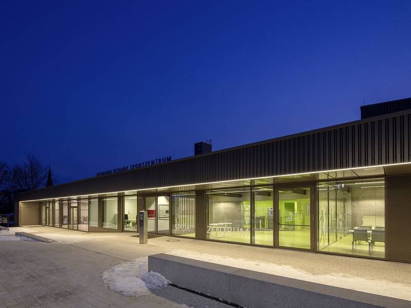 Im Gerhard-Schanz-Psortzentrum warten das Hallenbad, diverse Sporthallen und die Bibliothek Althengstetts.