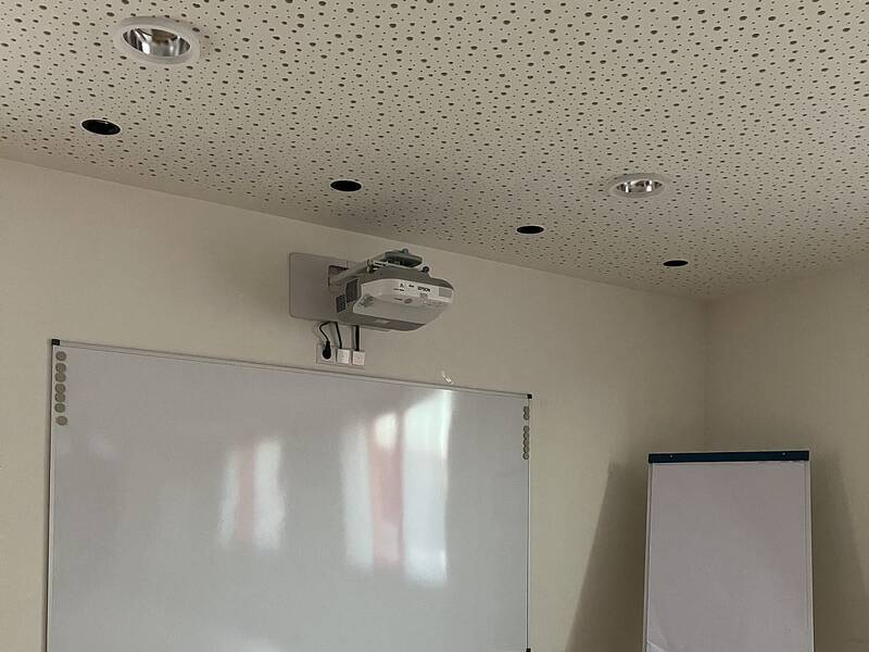 Beamer, Whiteboard und Flipchart im Bürgersaal Ottenbronn