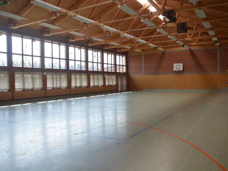 Blick vom Eingang durch die Halle