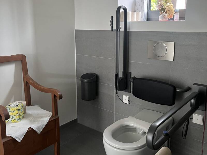 Sanitäreinrichtung im Pavillon im Waldenserensemble in Neuhengstett