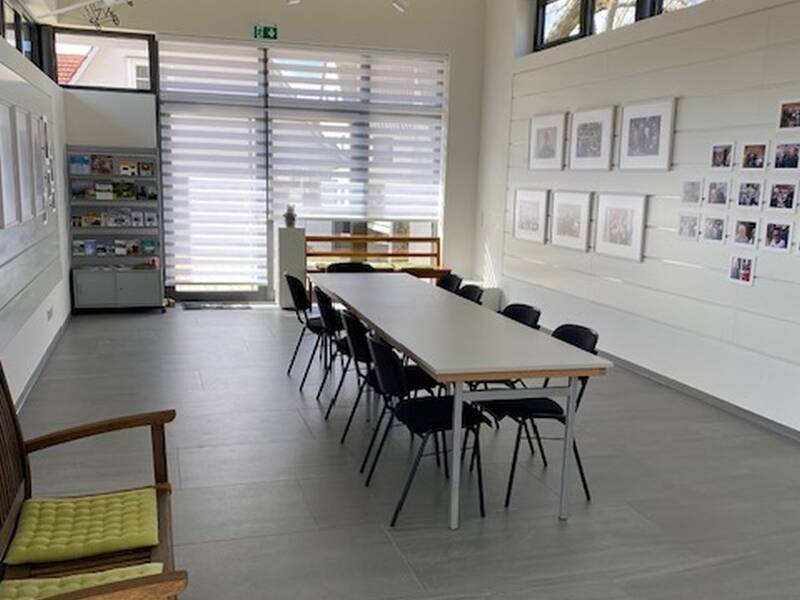 Innenraum im Pavillon des Waldenserensembles Neuhengstett