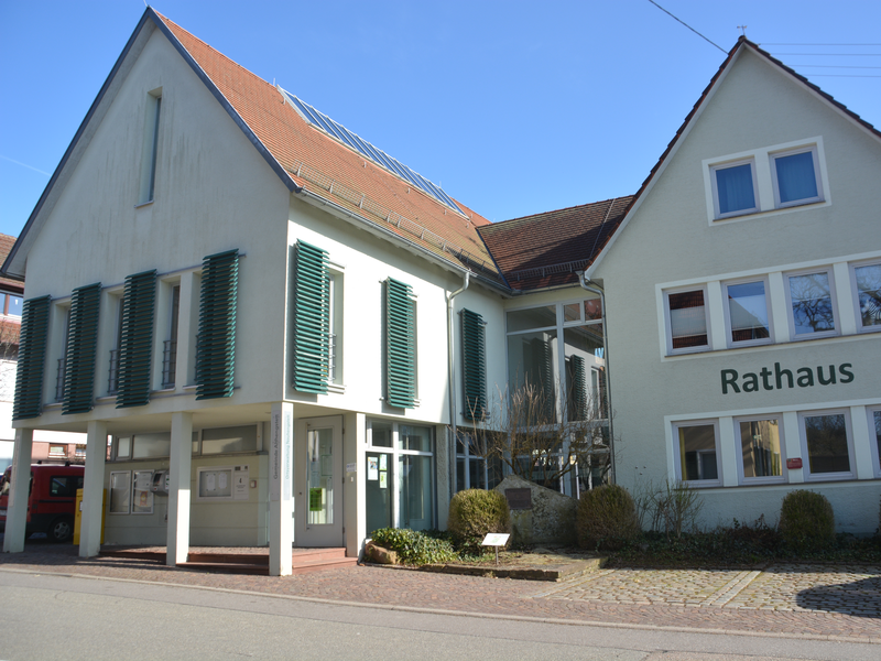 Altes Rathaus und Ortsverwaltung Neuhengstett von außen
